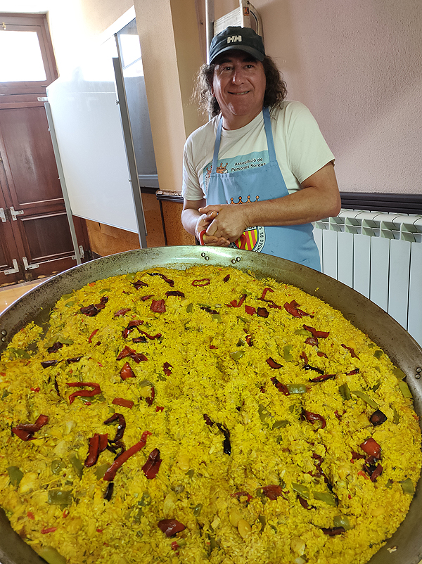 SIGUE LA TRADICIÓN PAELLERA